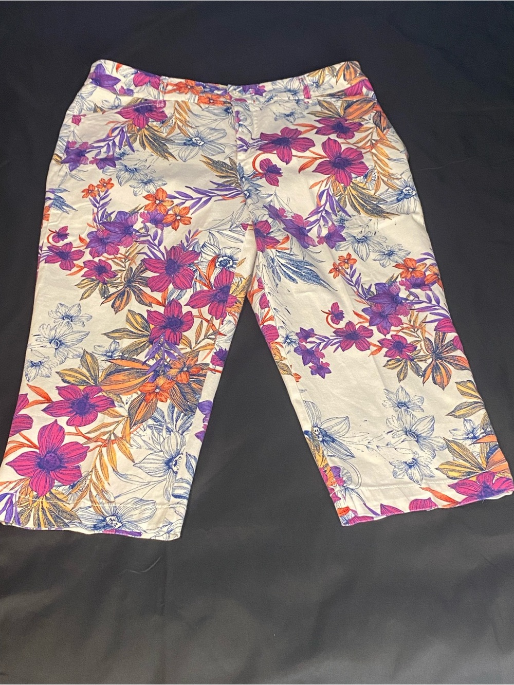 Womans Floral Shorts Size 12 Waist 32 Length 23 Inches Great Condition